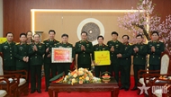 Defense leader pays New Year visit to Ninh Binh Provincial Military Command